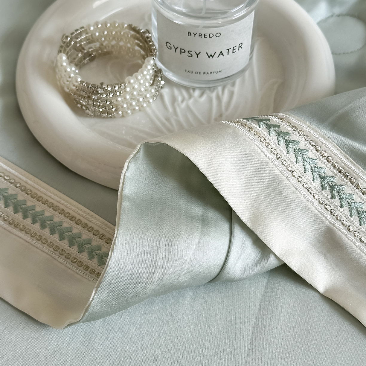 91家纺网 家纺一手货源 找家纺 置顶家纺 2026新款水洗天丝夏被刺绣四件套-夏洛特 夏洛特-繁星蓝