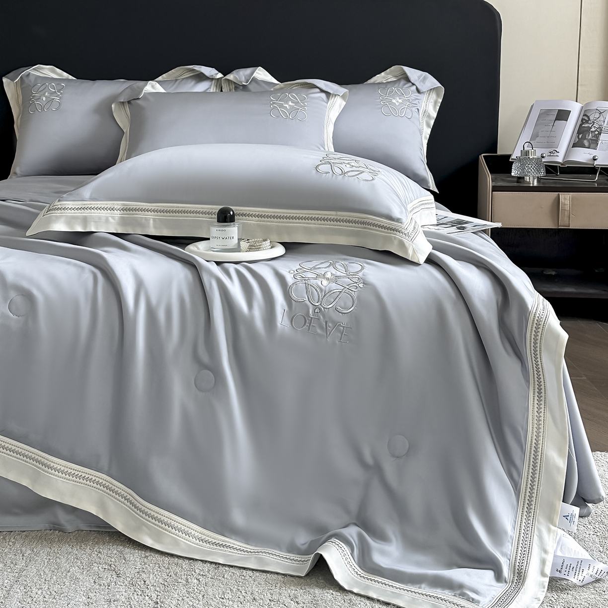 91家纺网 家纺一手货源 找家纺 置顶家纺 2026新款水洗天丝夏被刺绣四件套-夏洛特 夏洛特-瓷器灰