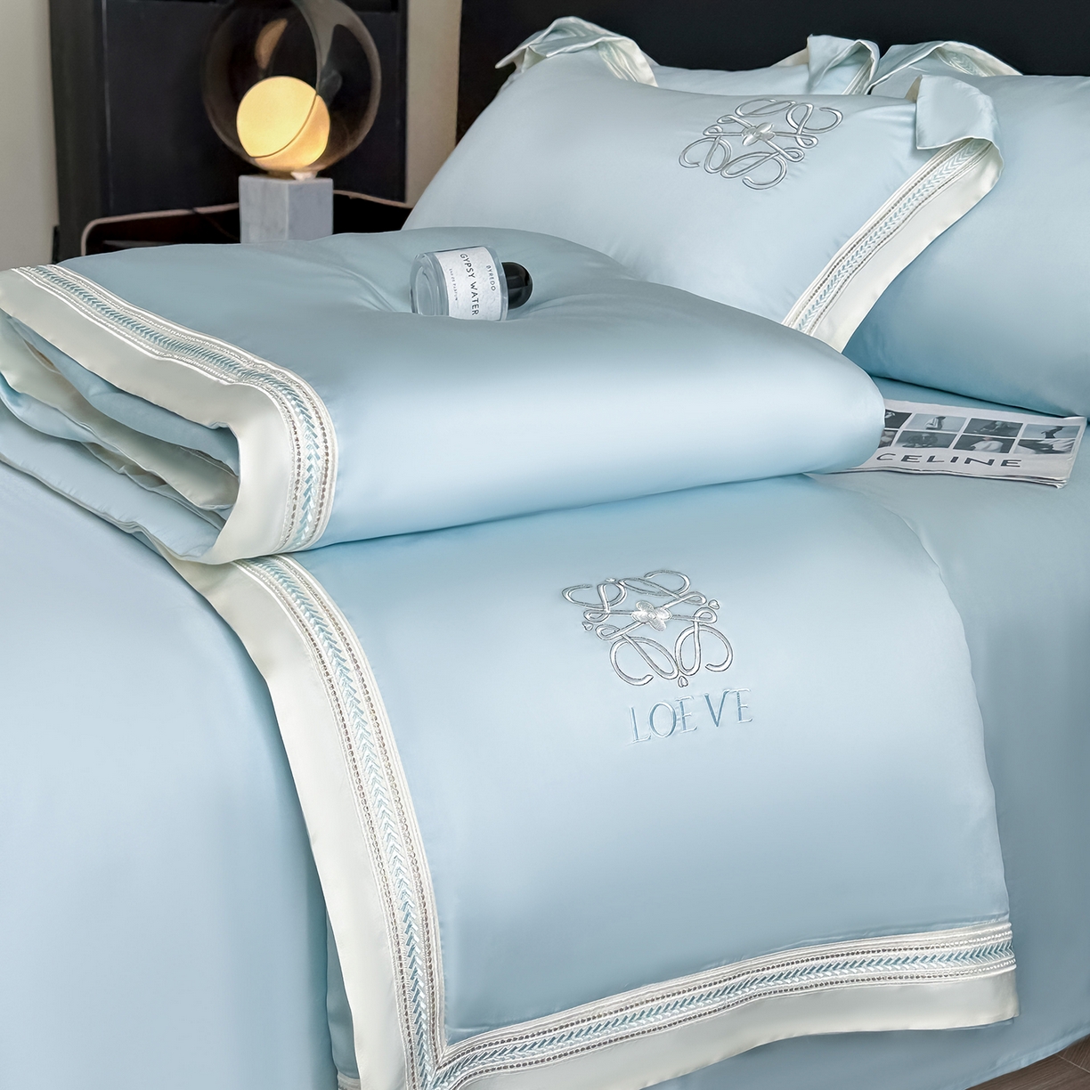 91家纺网 家纺一手货源 找家纺 置顶家纺 2026新款水洗天丝夏被刺绣四件套-夏洛特 夏洛特-浅蓝