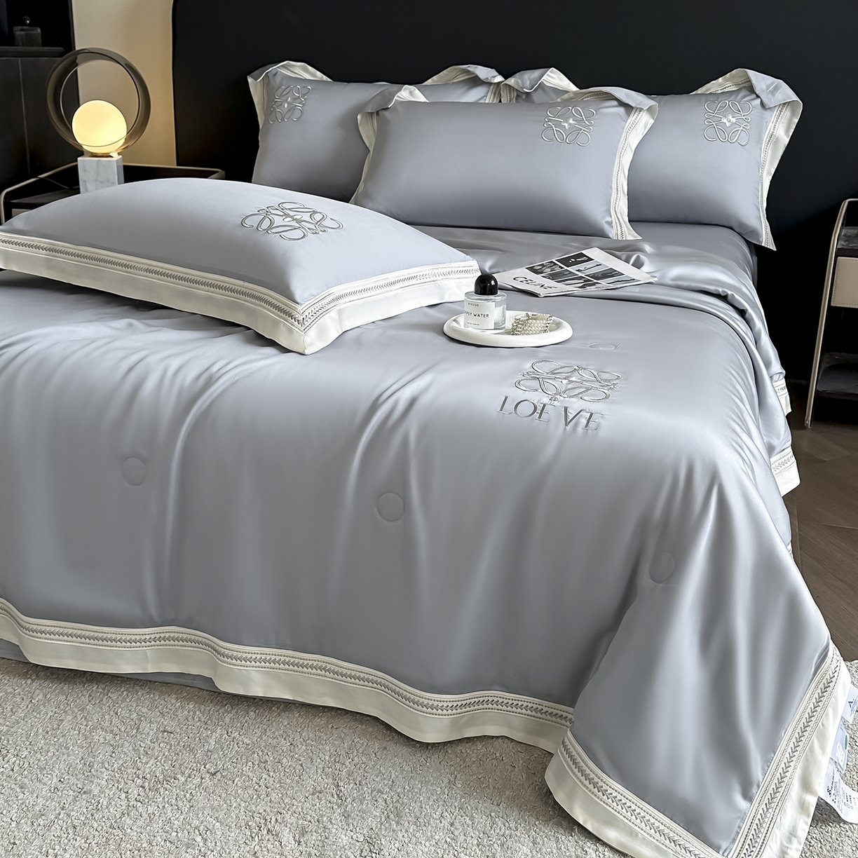 91家纺网 家纺一手货源 找家纺 置顶家纺 2026新款水洗天丝夏被刺绣四件套-夏洛特 夏洛特-瓷器灰