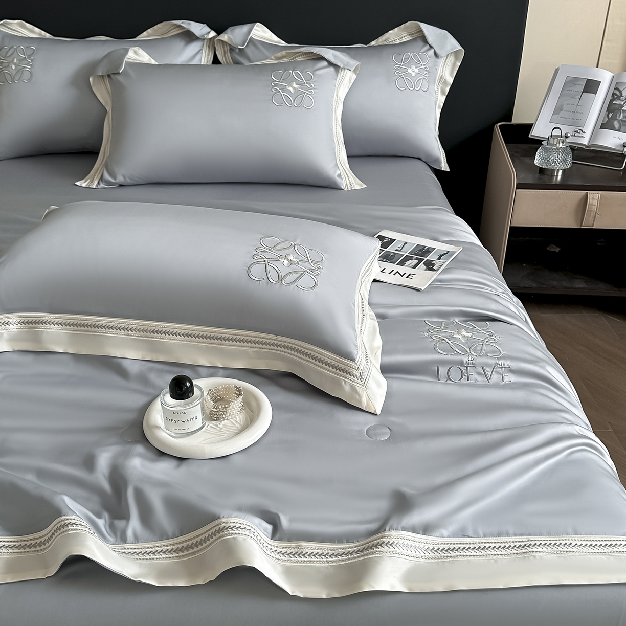 91家纺网 家纺一手货源 找家纺 置顶家纺 2026新款水洗天丝夏被刺绣四件套-夏洛特 夏洛特-瓷器灰