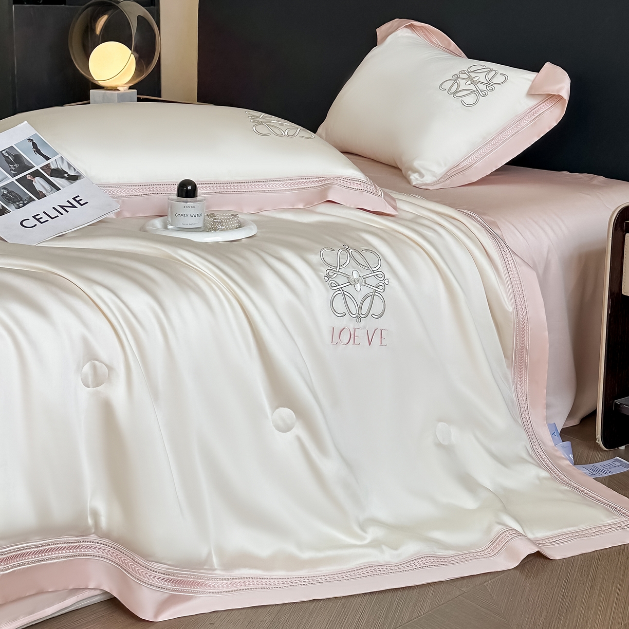 91家纺网 家纺一手货源 找家纺 置顶家纺 2026新款水洗天丝夏被刺绣四件套-夏洛特 夏洛特-白+粉