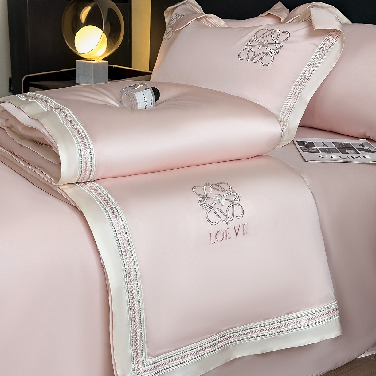 91家纺网 家纺一手货源 找家纺 置顶家纺 2026新款水洗天丝夏被刺绣四件套-夏洛特 夏洛特-优雅粉