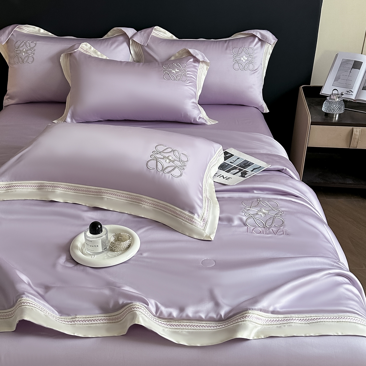 91家纺网 家纺一手货源 找家纺 置顶家纺 2026新款水洗天丝夏被刺绣四件套-夏洛特 夏洛特-香芋紫