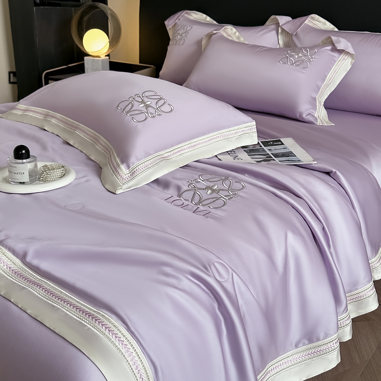 91家纺网 家纺一手货源 找家纺 置顶家纺 2026新款水洗天丝夏被刺绣四件套-夏洛特 夏洛特-香芋紫