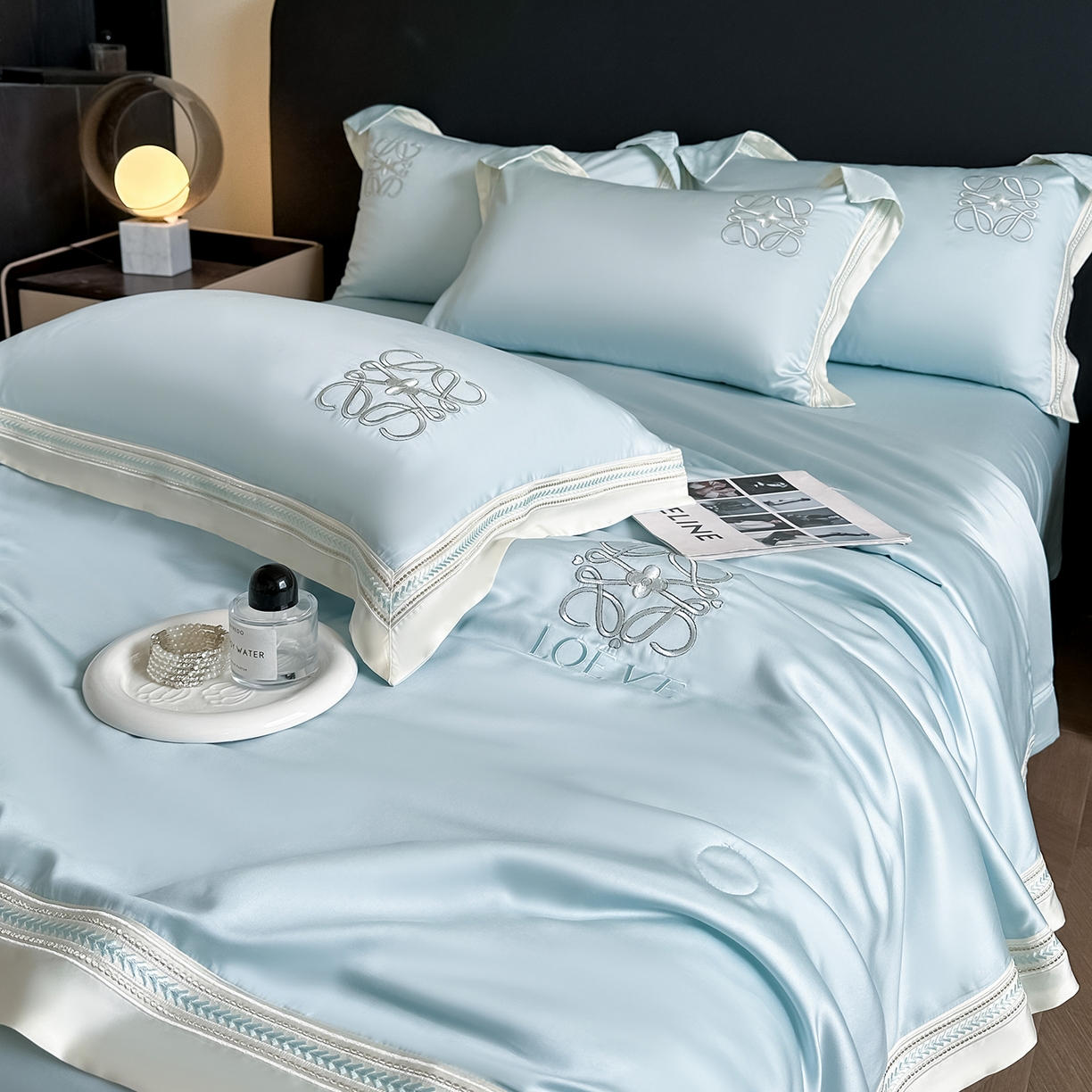 91家纺网 家纺一手货源 找家纺 置顶家纺 2026新款水洗天丝夏被刺绣四件套-夏洛特 夏洛特-浅蓝