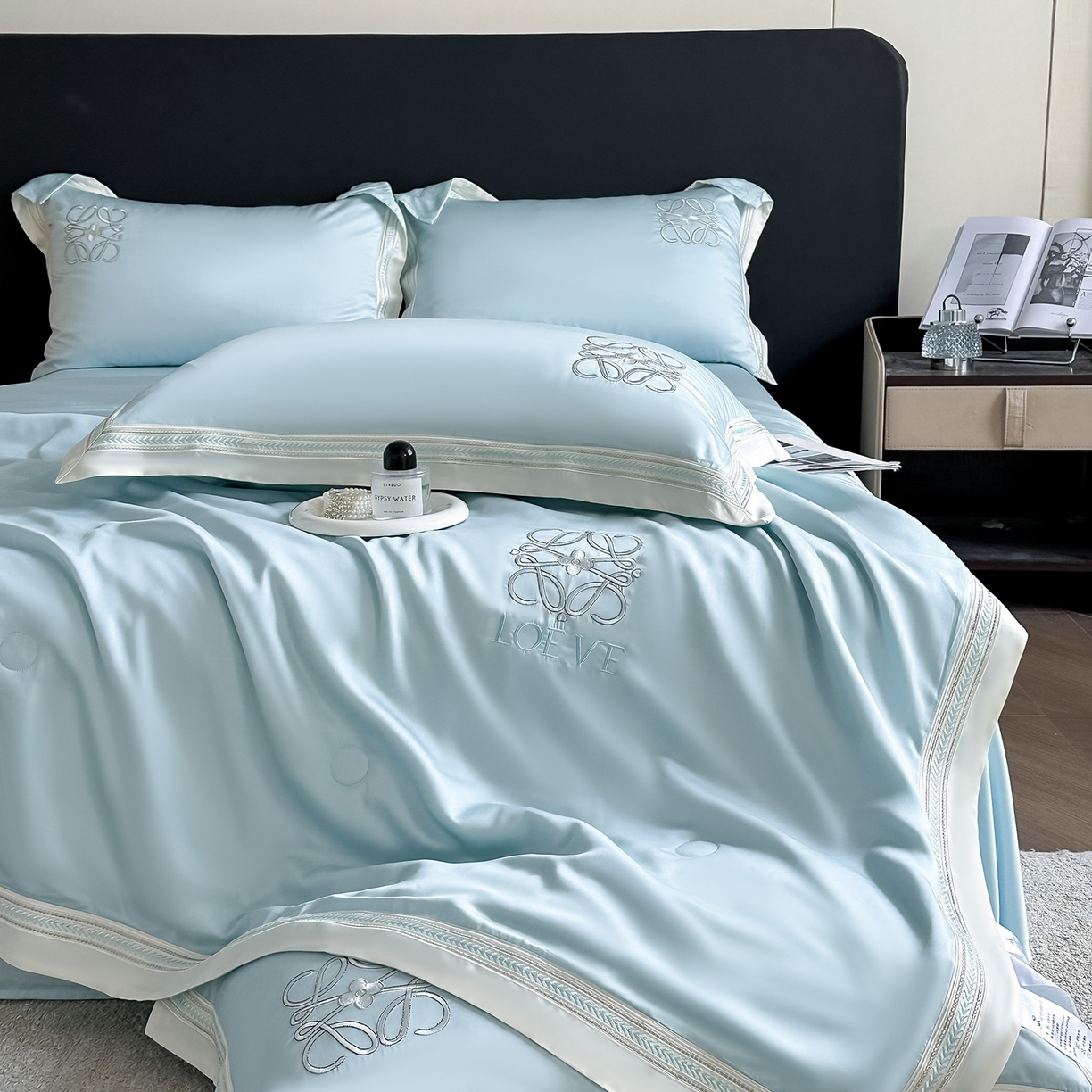 91家纺网 家纺一手货源 找家纺 置顶家纺 2026新款水洗天丝夏被刺绣四件套-夏洛特 夏洛特-浅蓝