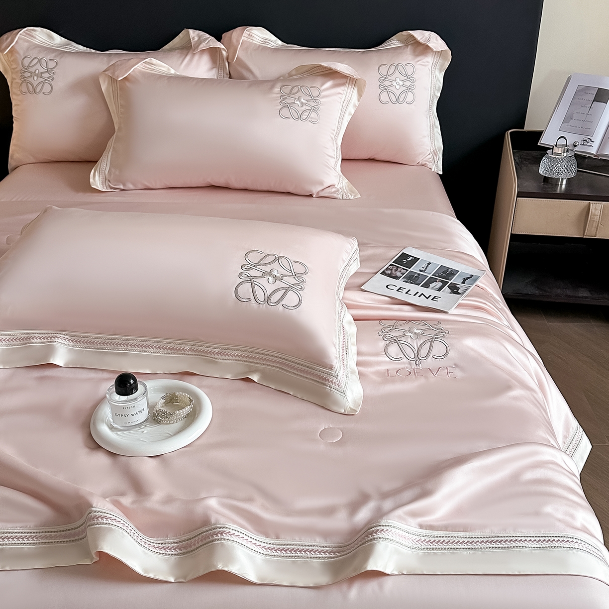 91家纺网 家纺一手货源 找家纺 置顶家纺 2026新款水洗天丝夏被刺绣四件套-夏洛特 夏洛特-优雅粉