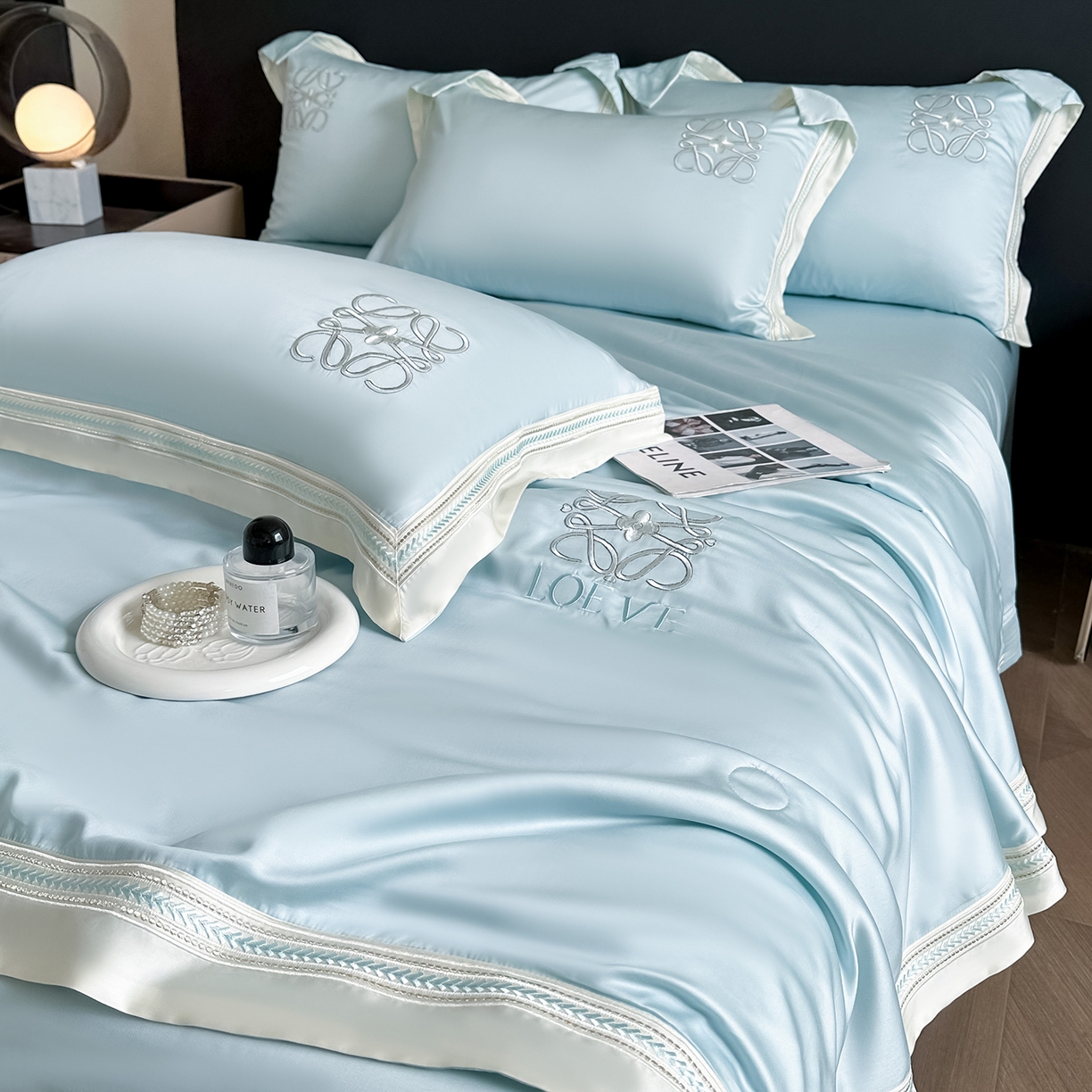 91家纺网 家纺一手货源 找家纺 置顶家纺 2026新款水洗天丝夏被刺绣四件套-夏洛特 夏洛特-浅蓝