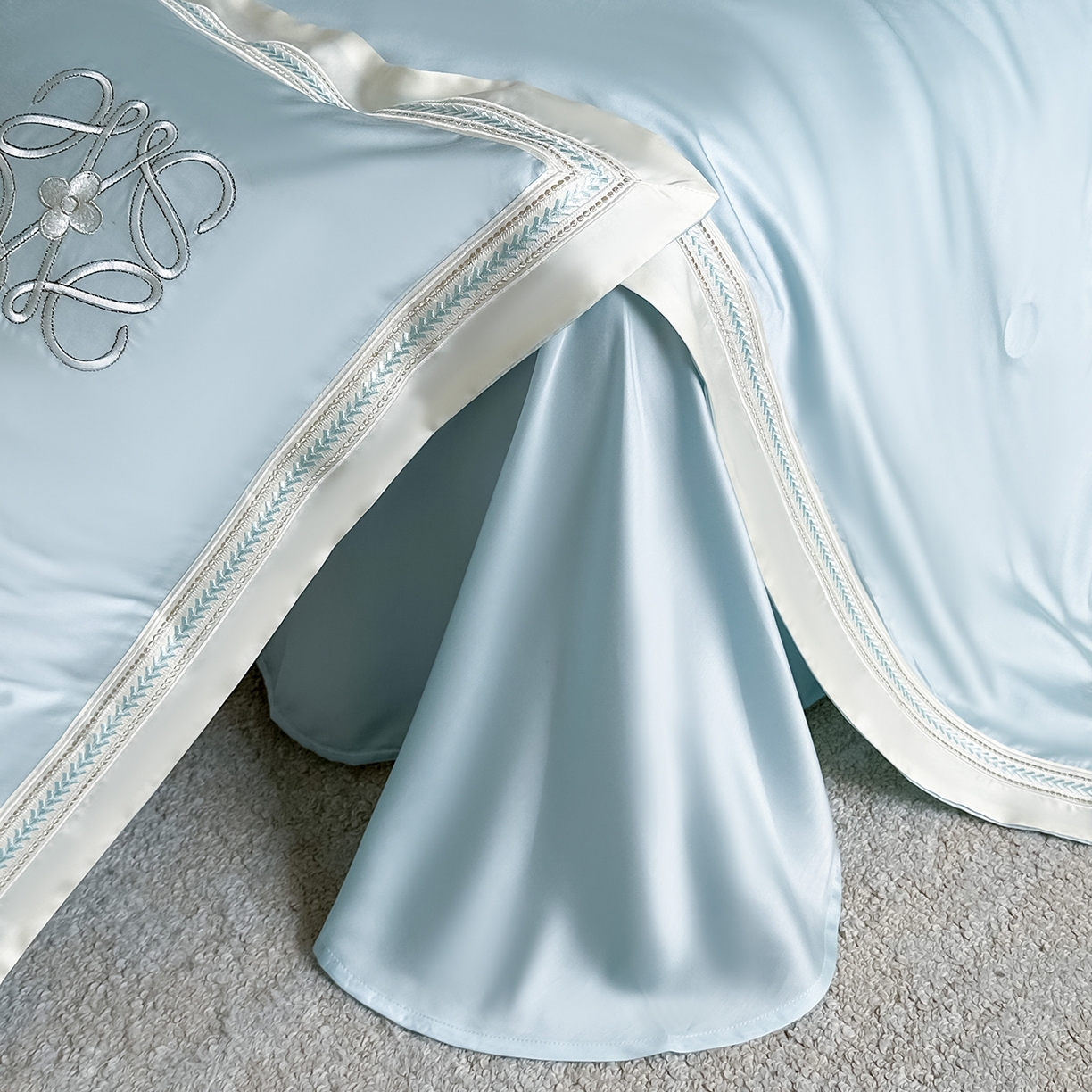 91家纺网 家纺一手货源 找家纺 置顶家纺 2026新款水洗天丝夏被刺绣四件套-夏洛特 夏洛特-浅蓝