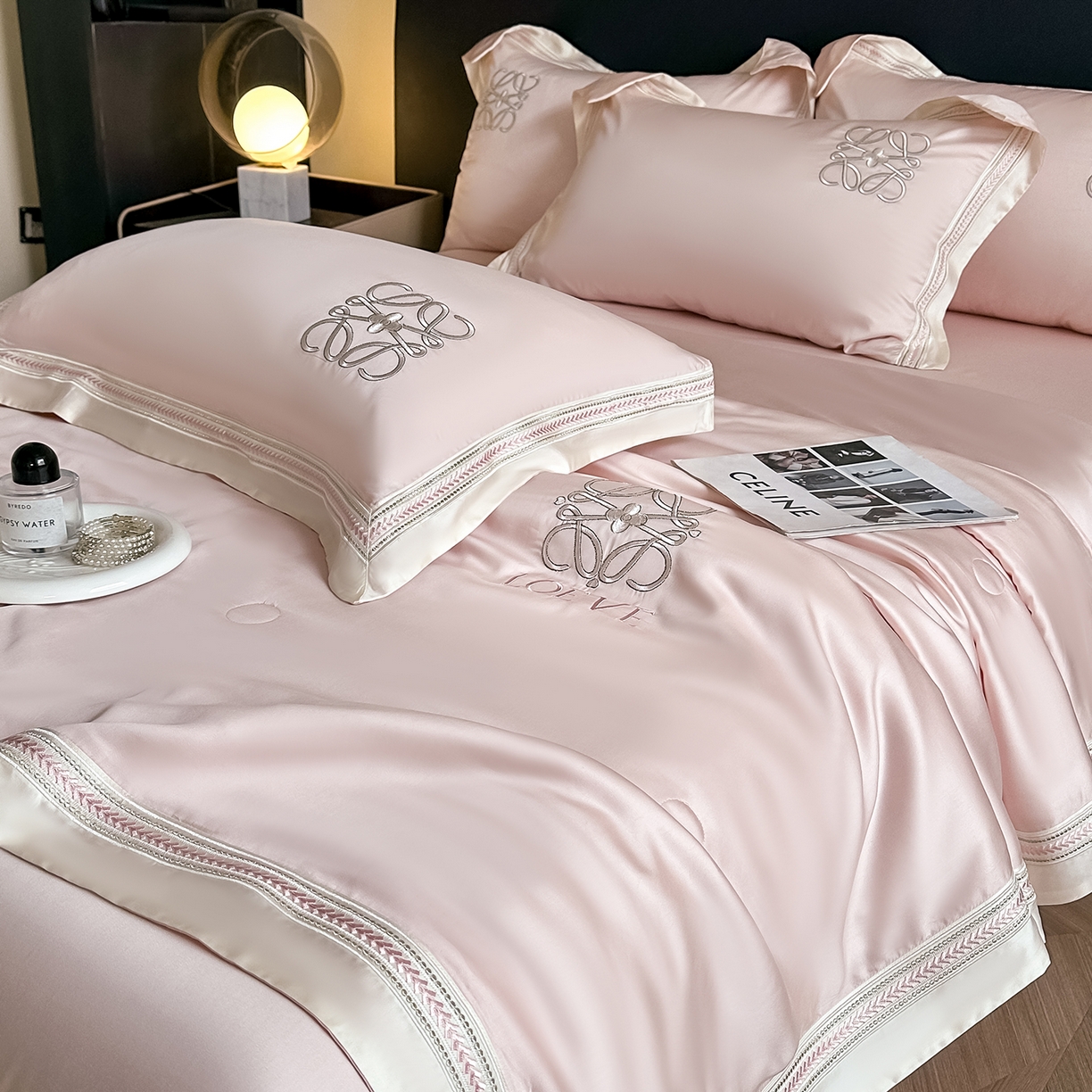 91家纺网 家纺一手货源 找家纺 置顶家纺 2026新款水洗天丝夏被刺绣四件套-夏洛特 夏洛特-优雅粉