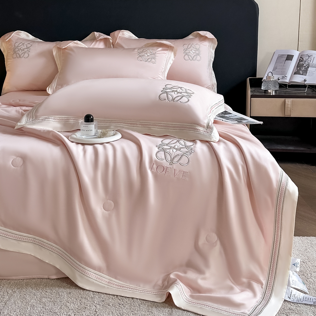 91家纺网 家纺一手货源 找家纺 置顶家纺 2026新款水洗天丝夏被刺绣四件套-夏洛特 夏洛特-优雅粉