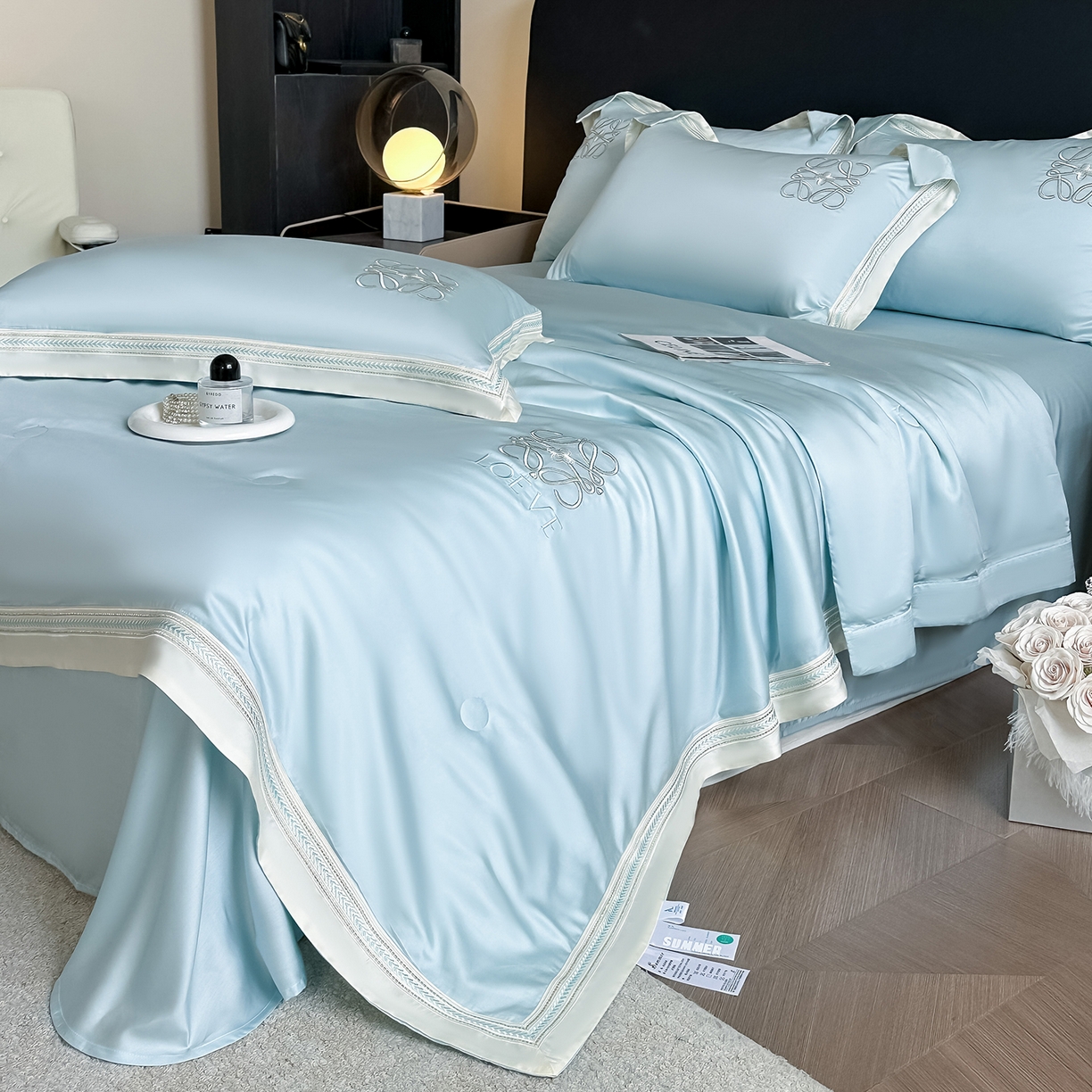 91家纺网 家纺一手货源 找家纺 置顶家纺 2026新款水洗天丝夏被刺绣四件套-夏洛特 夏洛特-浅蓝