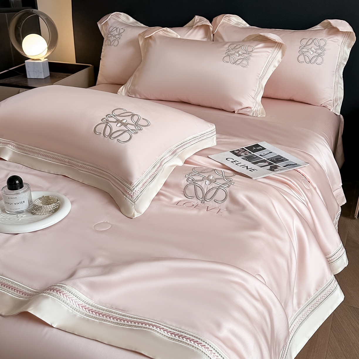 91家纺网 家纺一手货源 找家纺 置顶家纺 2026新款水洗天丝夏被刺绣四件套-夏洛特 夏洛特-优雅粉