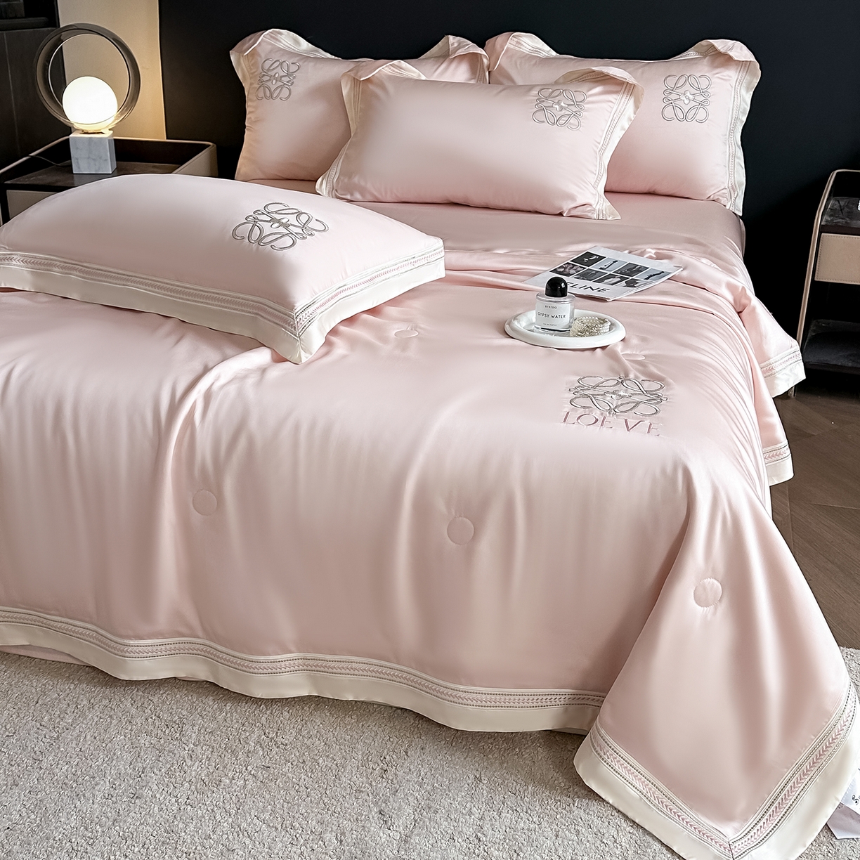 91家纺网 家纺一手货源 找家纺 置顶家纺 2026新款水洗天丝夏被刺绣四件套-夏洛特 夏洛特-优雅粉