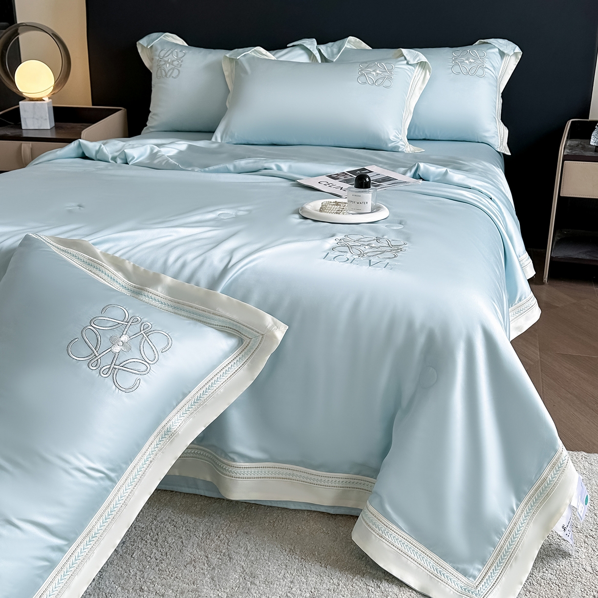 91家纺网 家纺一手货源 找家纺 置顶家纺 2026新款水洗天丝夏被刺绣四件套-夏洛特 夏洛特-浅蓝