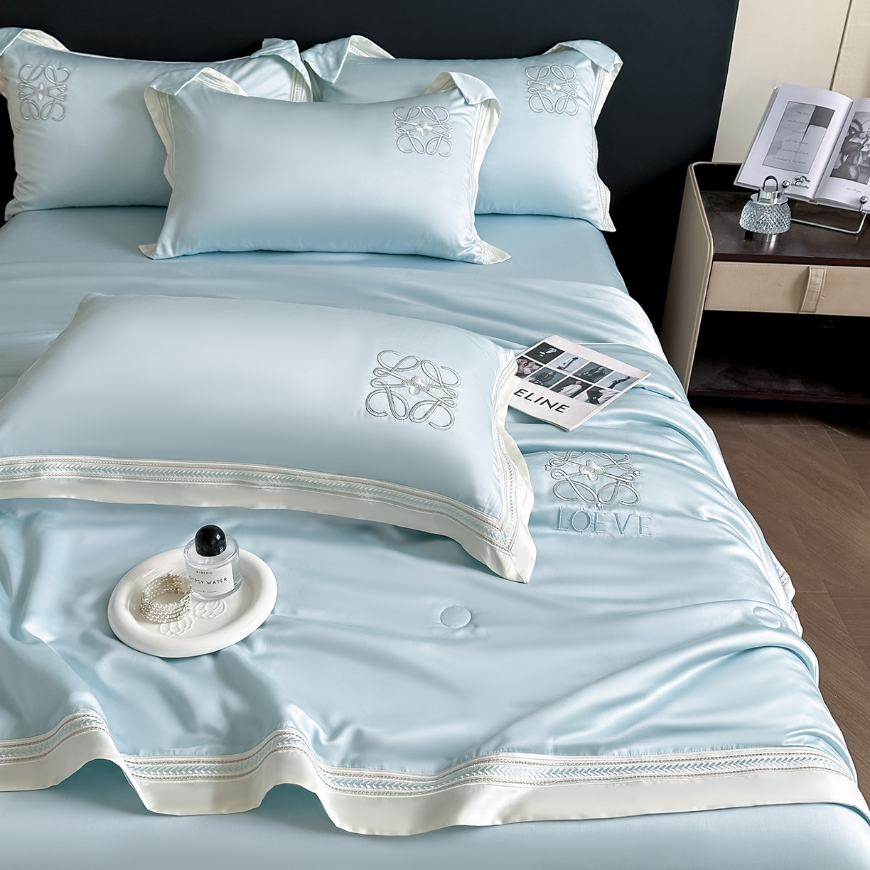 91家纺网 家纺一手货源 找家纺 置顶家纺 2026新款水洗天丝夏被刺绣四件套-夏洛特 夏洛特-浅蓝