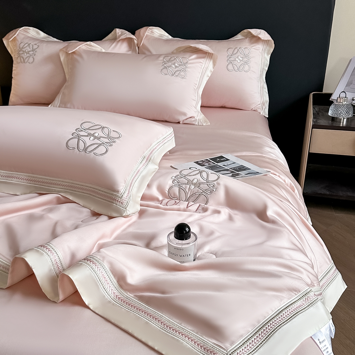 91家纺网 家纺一手货源 找家纺 置顶家纺 2026新款水洗天丝夏被刺绣四件套-夏洛特 夏洛特-优雅粉