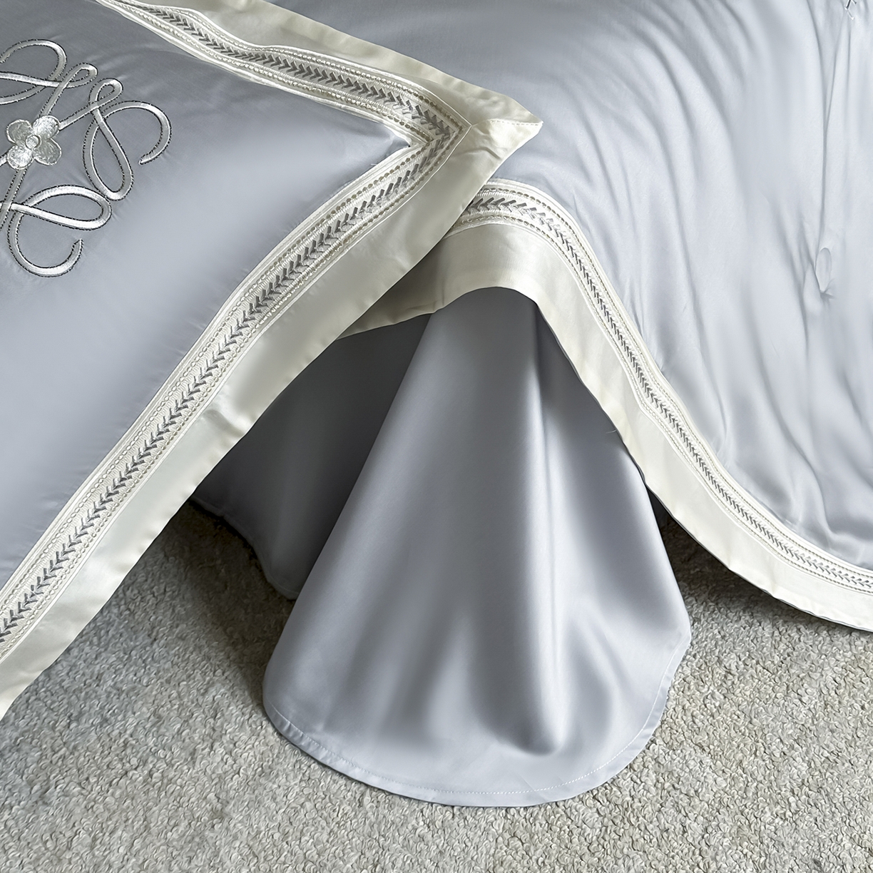 91家纺网 家纺一手货源 找家纺 置顶家纺 2026新款水洗天丝夏被刺绣四件套-夏洛特 夏洛特-瓷器灰