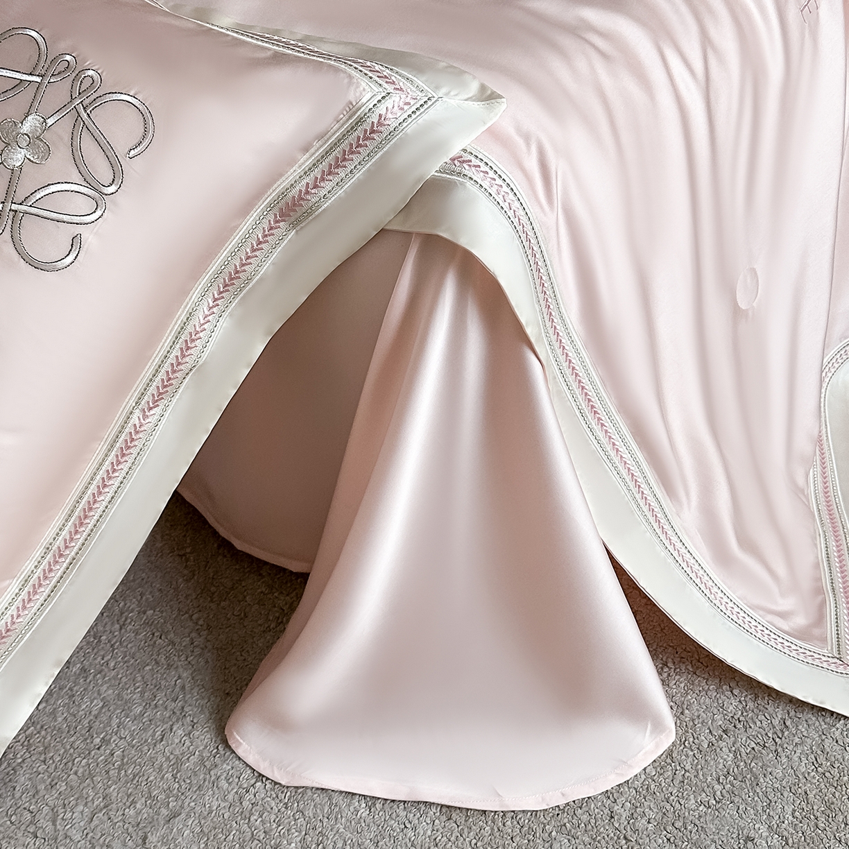 91家纺网 家纺一手货源 找家纺 置顶家纺 2026新款水洗天丝夏被刺绣四件套-夏洛特 夏洛特-优雅粉