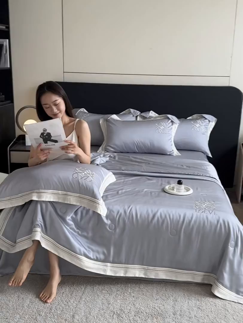 91家纺网 家纺一手货源 找家纺 置顶家纺 2026新款水洗天丝夏被刺绣四件套-夏洛特 夏洛特-瓷器灰
