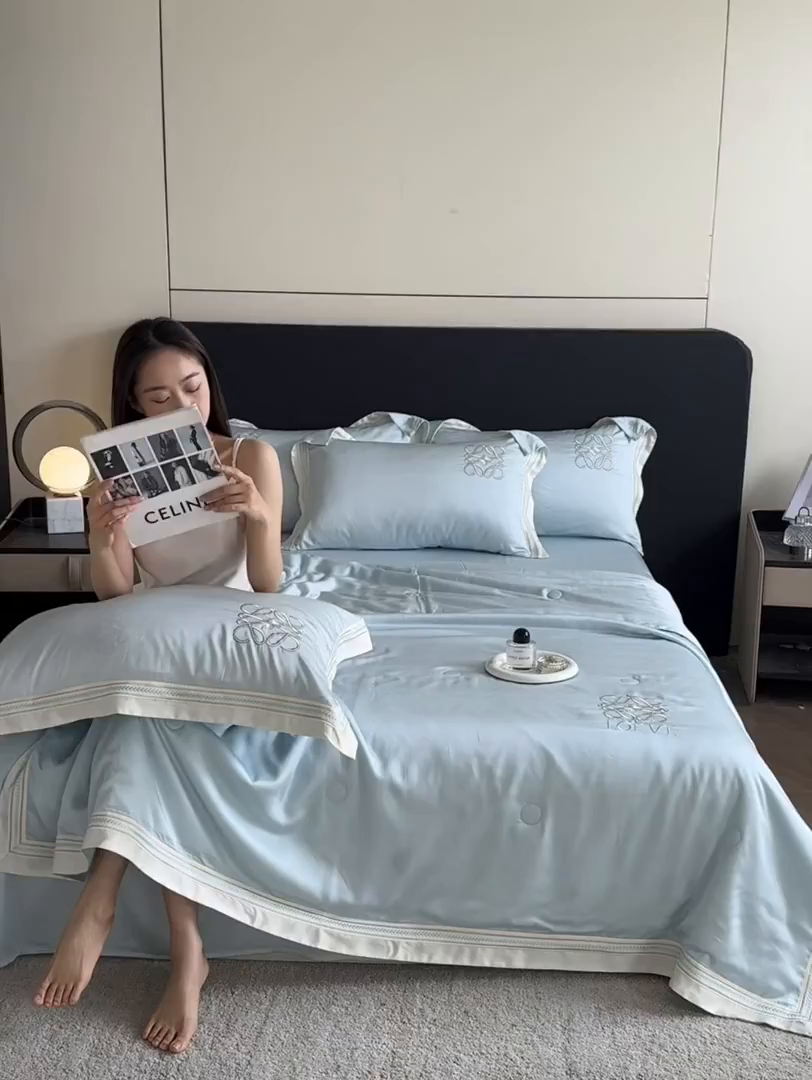 91家纺网 家纺一手货源 找家纺 置顶家纺 2026新款水洗天丝夏被刺绣四件套-夏洛特 夏洛特-繁星蓝