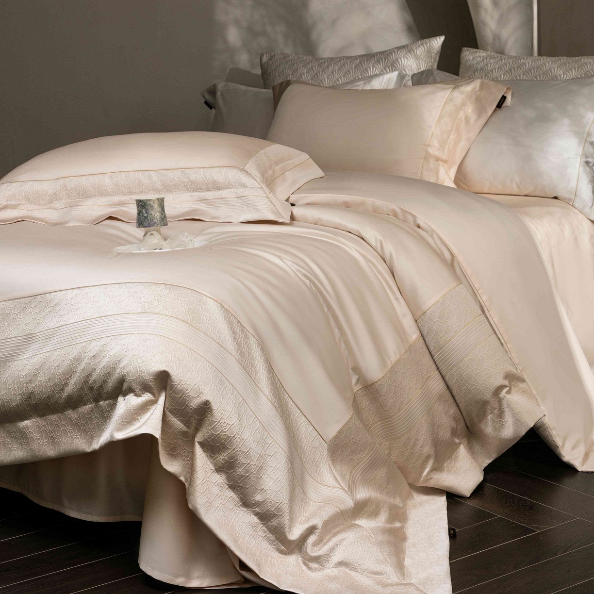 卡巴伦家纺 2026春夏新款全棉纯棉贡缎高精密提花边条款式四件套 鎏金巴黎-香槟