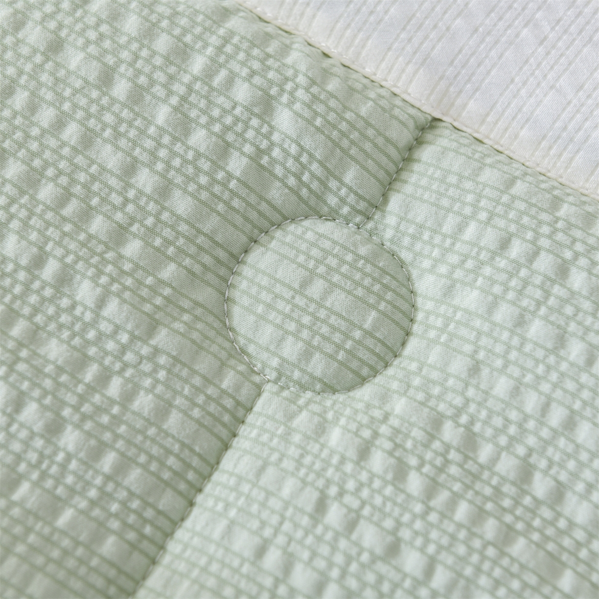 91家纺网 家纺一手货源 找家纺 恋绒家纺 2026新款四季款贴布绣靠枕被抱枕被飞天萌熊 甜心玩伴-浅绿