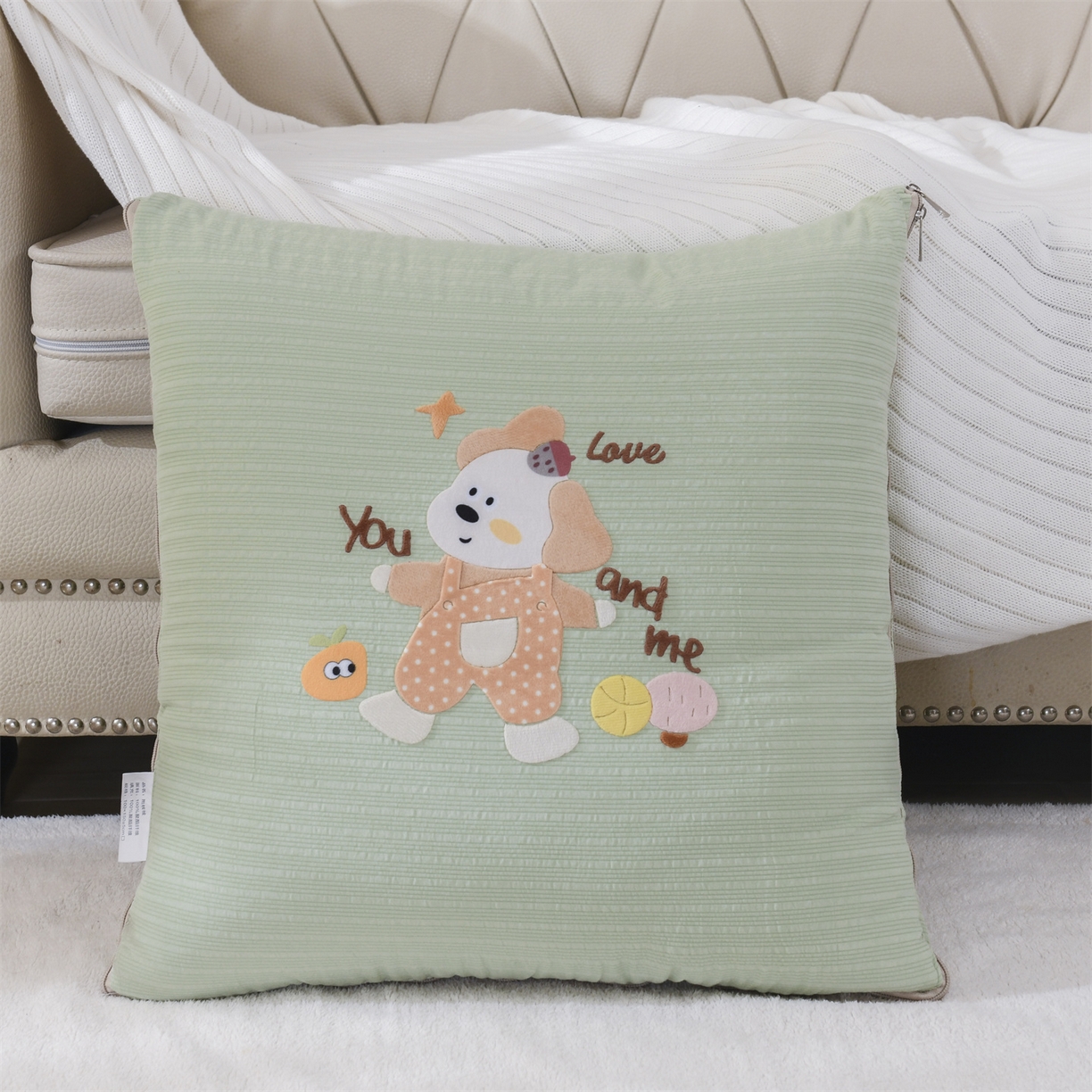 91家纺网 家纺一手货源 找家纺 恋绒家纺 2026新款四季款贴布绣靠枕被抱枕被飞天萌熊 甜心玩伴-浅绿