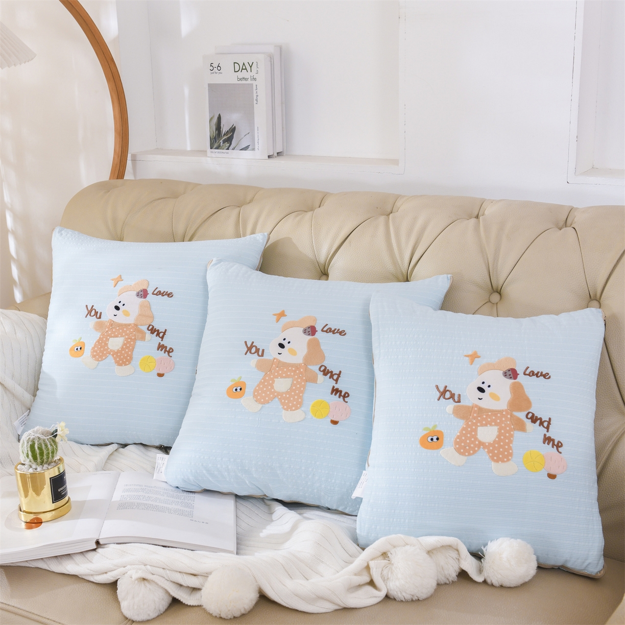 91家纺网 家纺一手货源 找家纺 恋绒家纺 2026新款四季款贴布绣靠枕被抱枕被飞天萌熊 甜心玩伴-天蓝色