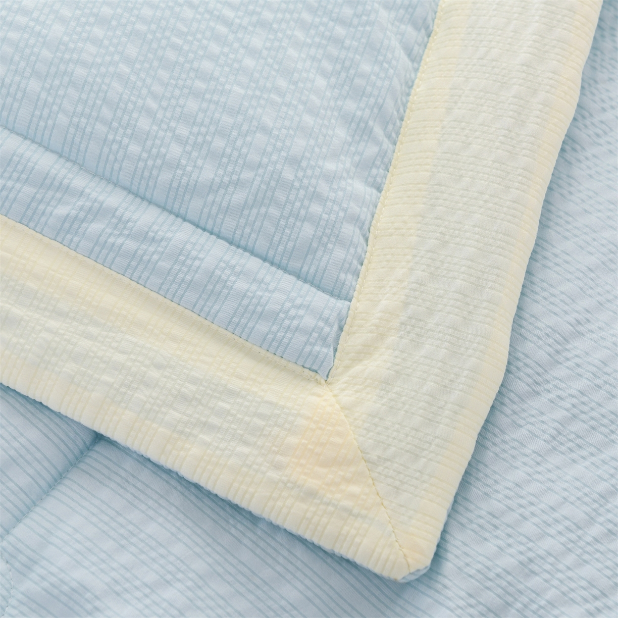 91家纺网 家纺一手货源 找家纺 恋绒家纺 2026新款四季款贴布绣靠枕被抱枕被飞天萌熊 甜心玩伴-天蓝色