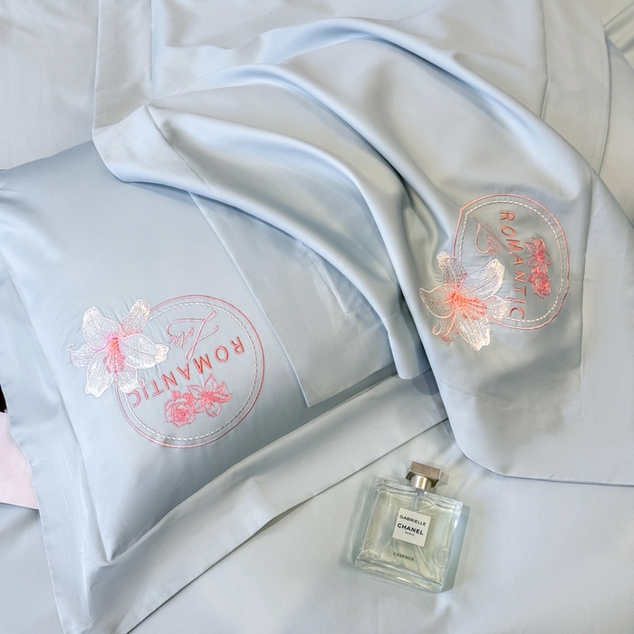 91家纺网 家纺一手货源 找家纺 桃园 新款纯棉全棉长绒棉刺绣绣花四件套  高端礼盒-倾城系列 倾城-飘蓝