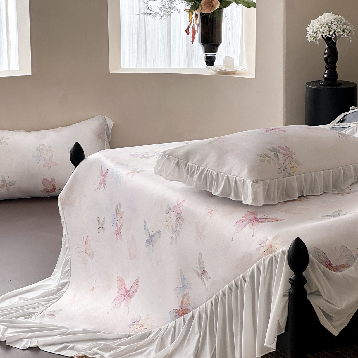 91家纺网 家纺一手货源 找家纺 三味舒屋 2026新款法式花庭系列冰丝席床裙款凉席席子 欧若拉