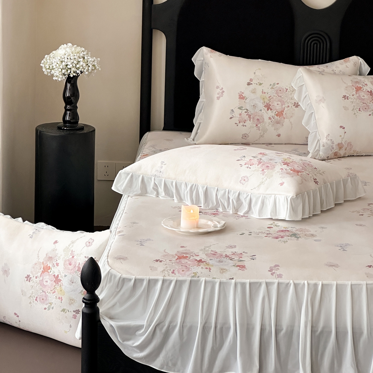 91家纺网 家纺一手货源 找家纺 三味舒屋 2026新款法式花庭系列冰丝席床裙款凉席席子 弥花集