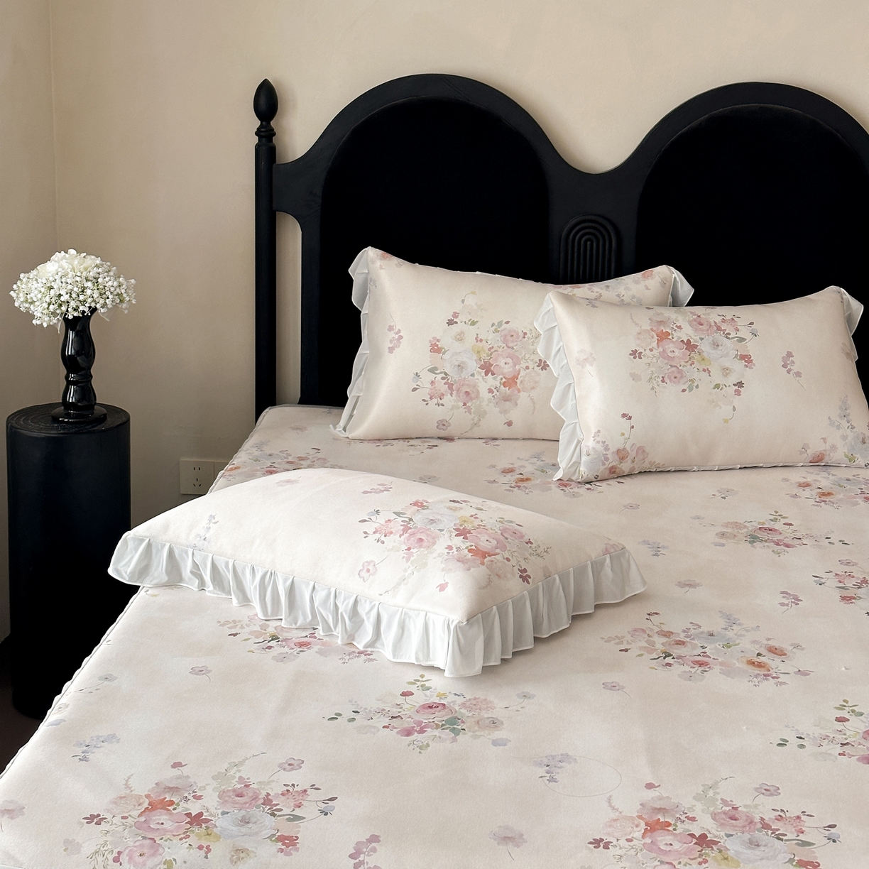 91家纺网 家纺一手货源 找家纺 三味舒屋 2026新款法式花庭系列冰丝席床裙款凉席席子 弥花集