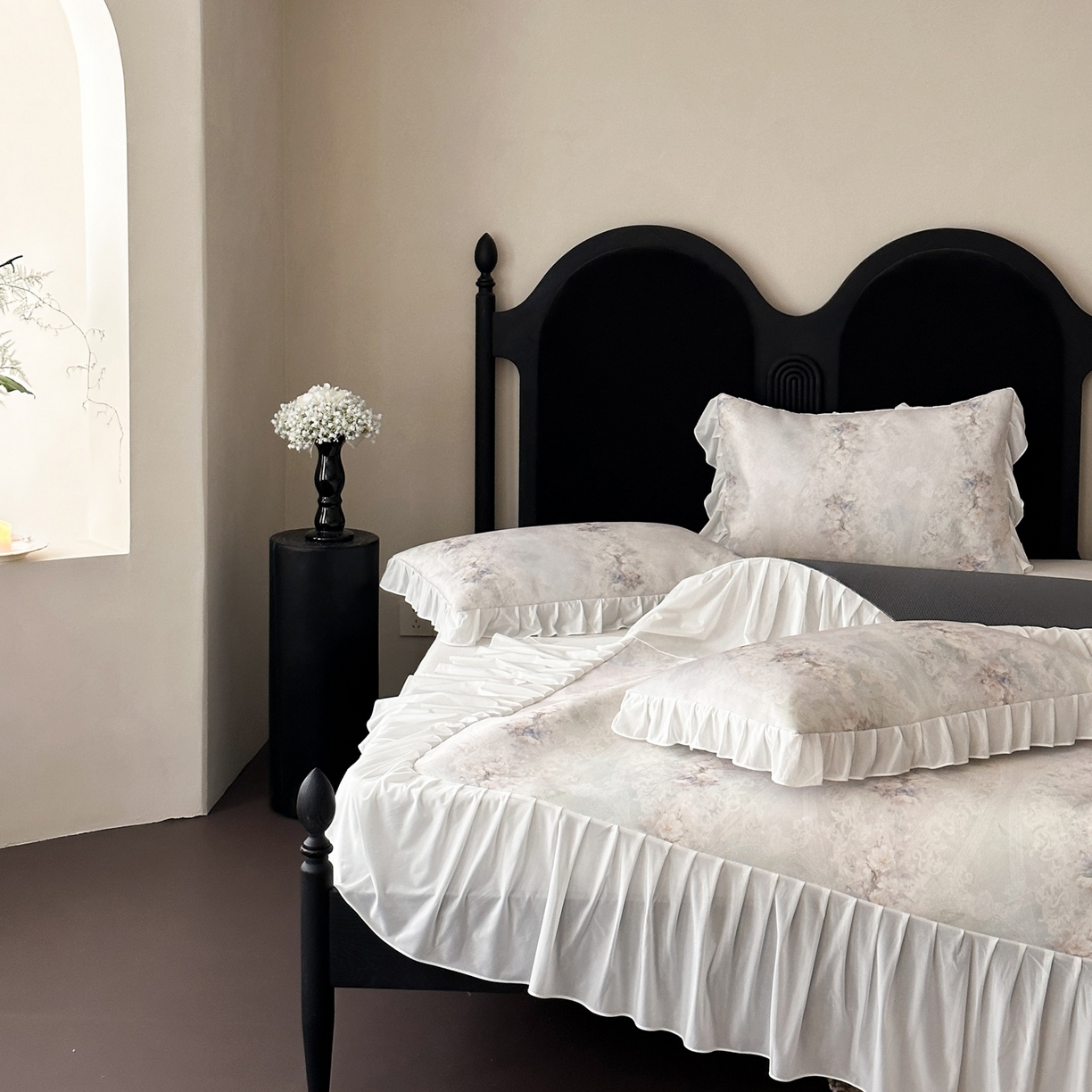 91家纺网 家纺一手货源 找家纺 三味舒屋 2026新款法式花庭系列冰丝席床裙款凉席席子 凯西娅