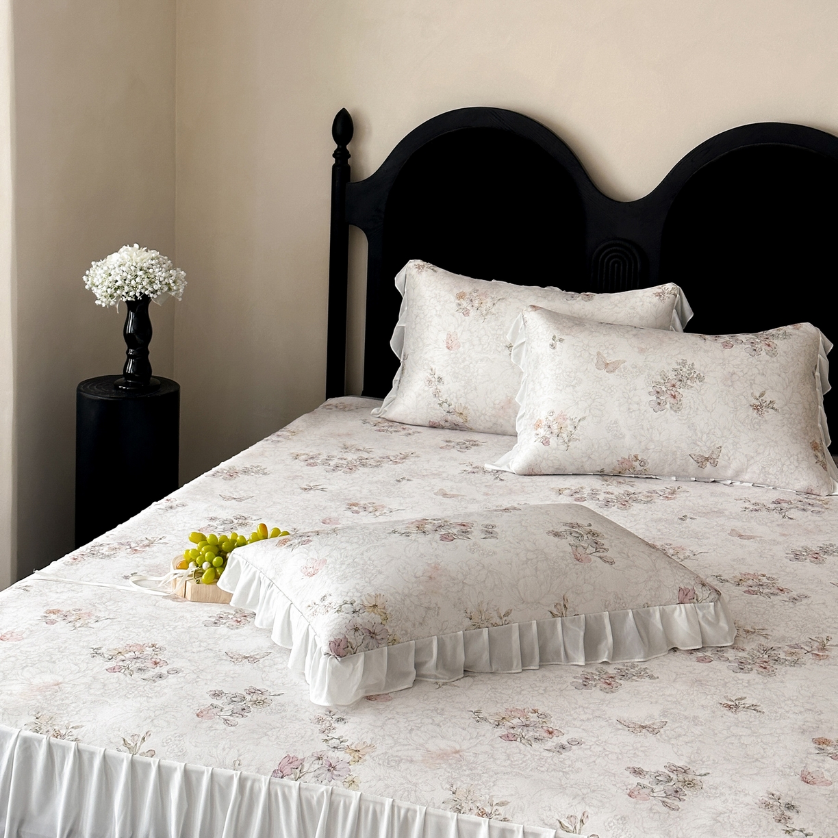 91家纺网 家纺一手货源 找家纺 三味舒屋 2026新款法式花庭系列冰丝席床裙款凉席席子 娜塔莎