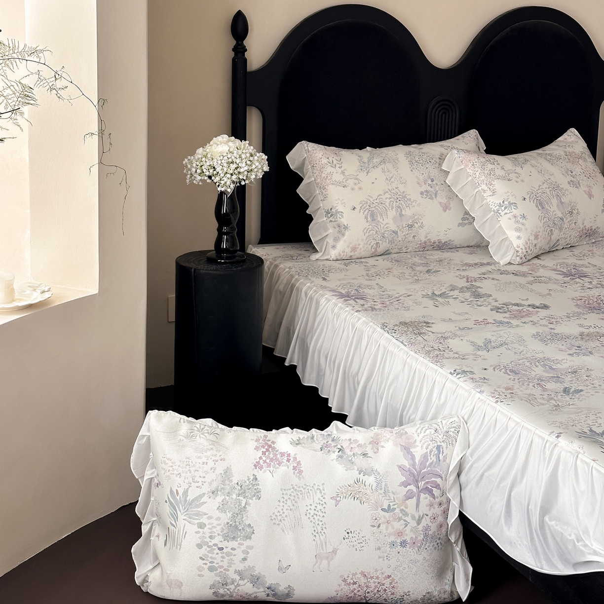 91家纺网 家纺一手货源 找家纺 三味舒屋 2026新款法式花庭系列冰丝席床裙款凉席席子 圣托里里