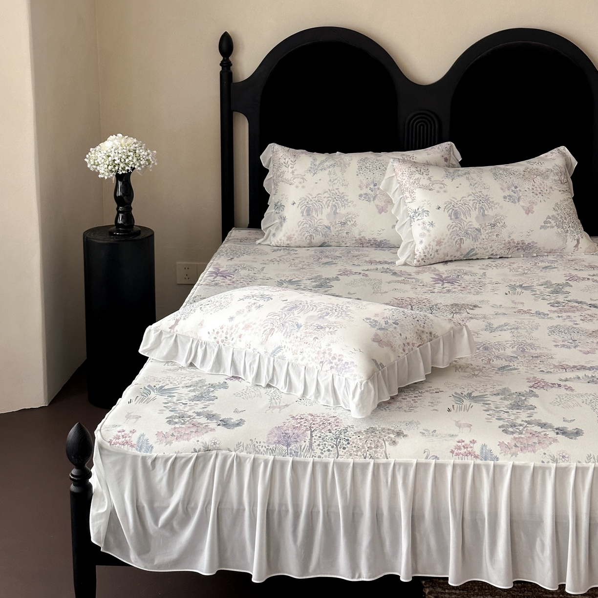 91家纺网 家纺一手货源 找家纺 三味舒屋 2026新款法式花庭系列冰丝席床裙款凉席席子 圣托里里