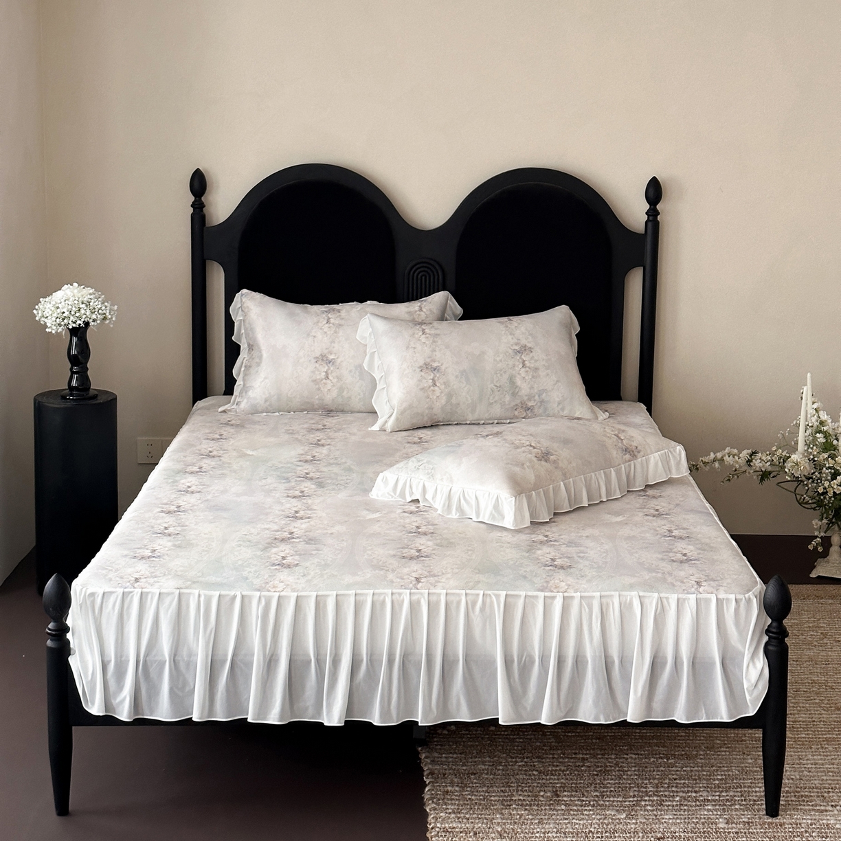 91家纺网 家纺一手货源 找家纺 三味舒屋 2026新款法式花庭系列冰丝席床裙款凉席席子 凯西娅