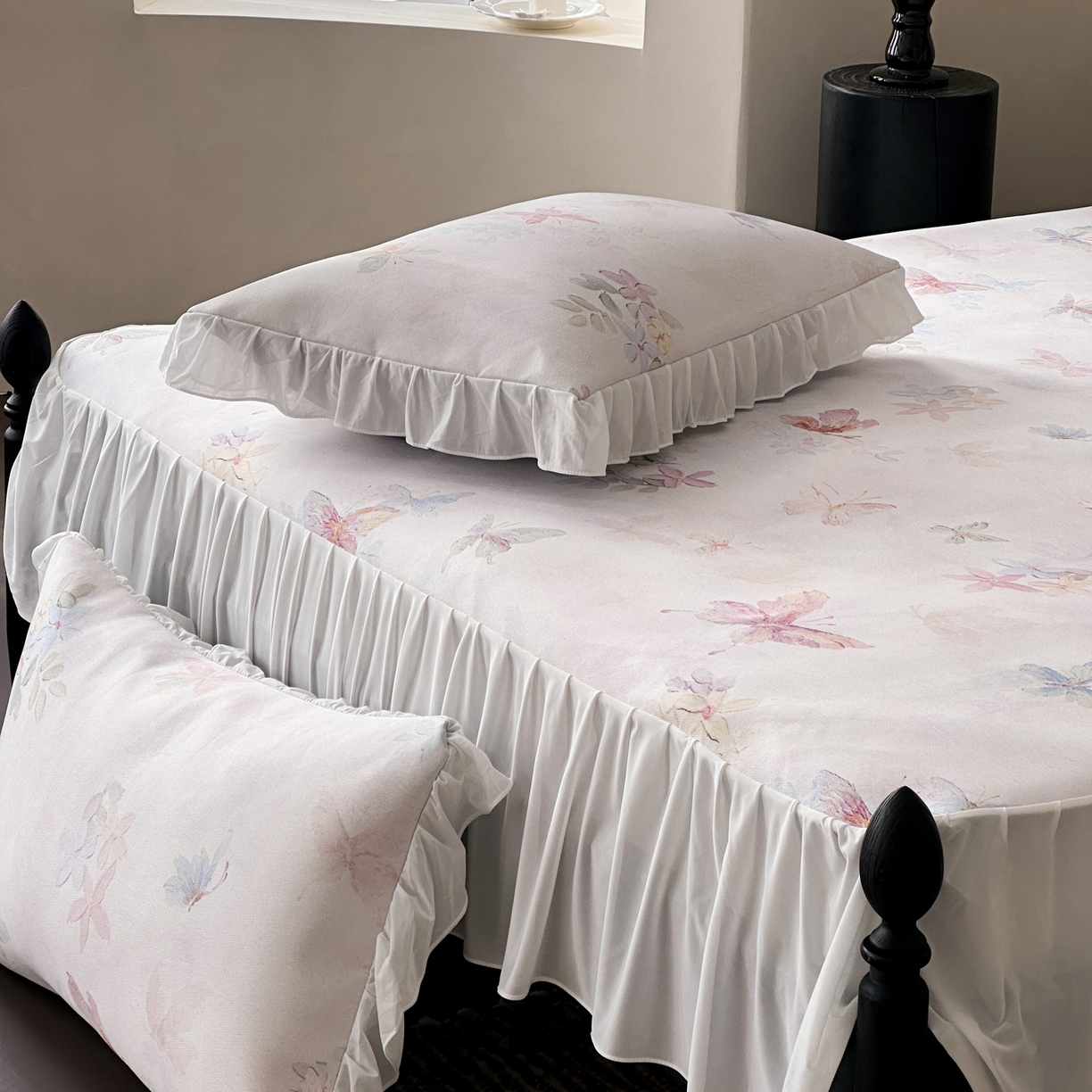 91家纺网 家纺一手货源 找家纺 三味舒屋 2026新款法式花庭系列冰丝席床裙款凉席席子 欧若拉