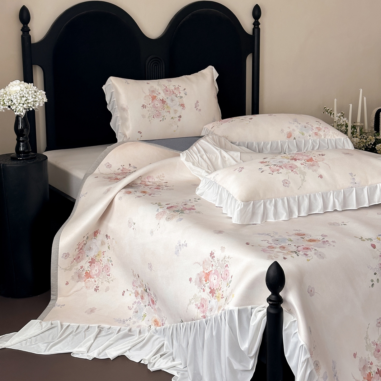 91家纺网 家纺一手货源 找家纺 三味舒屋 2026新款法式花庭系列冰丝席床裙款凉席席子 弥花集