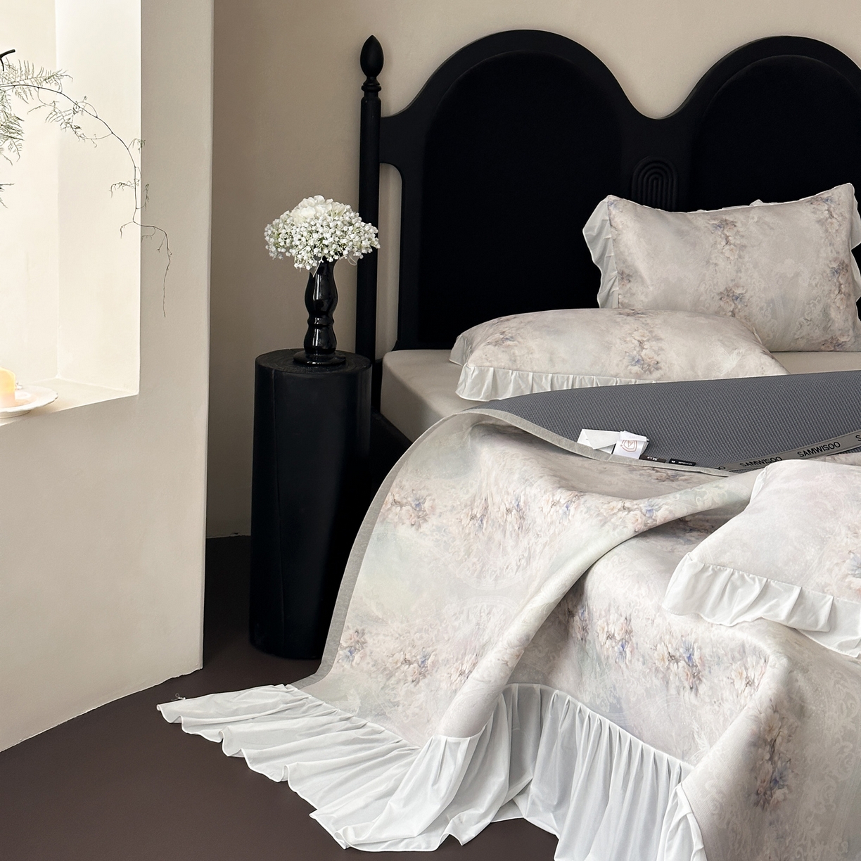 91家纺网 家纺一手货源 找家纺 三味舒屋 2026新款法式花庭系列冰丝席床裙款凉席席子 凯西娅