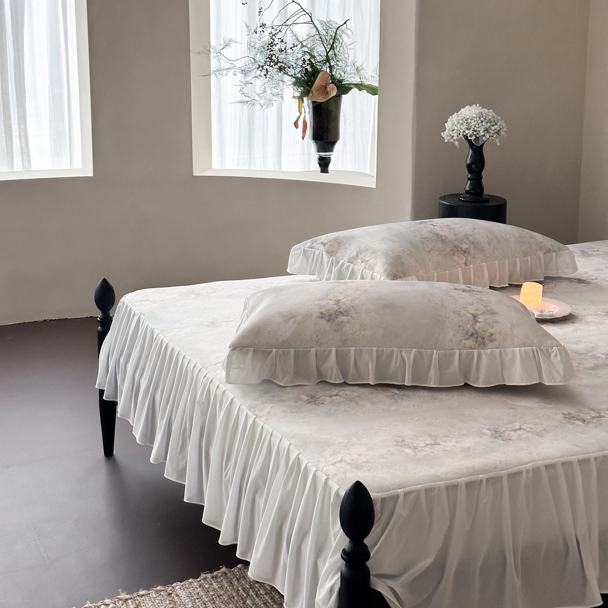 91家纺网 家纺一手货源 找家纺 三味舒屋 2026新款法式花庭系列冰丝席床裙款凉席席子 凯西娅