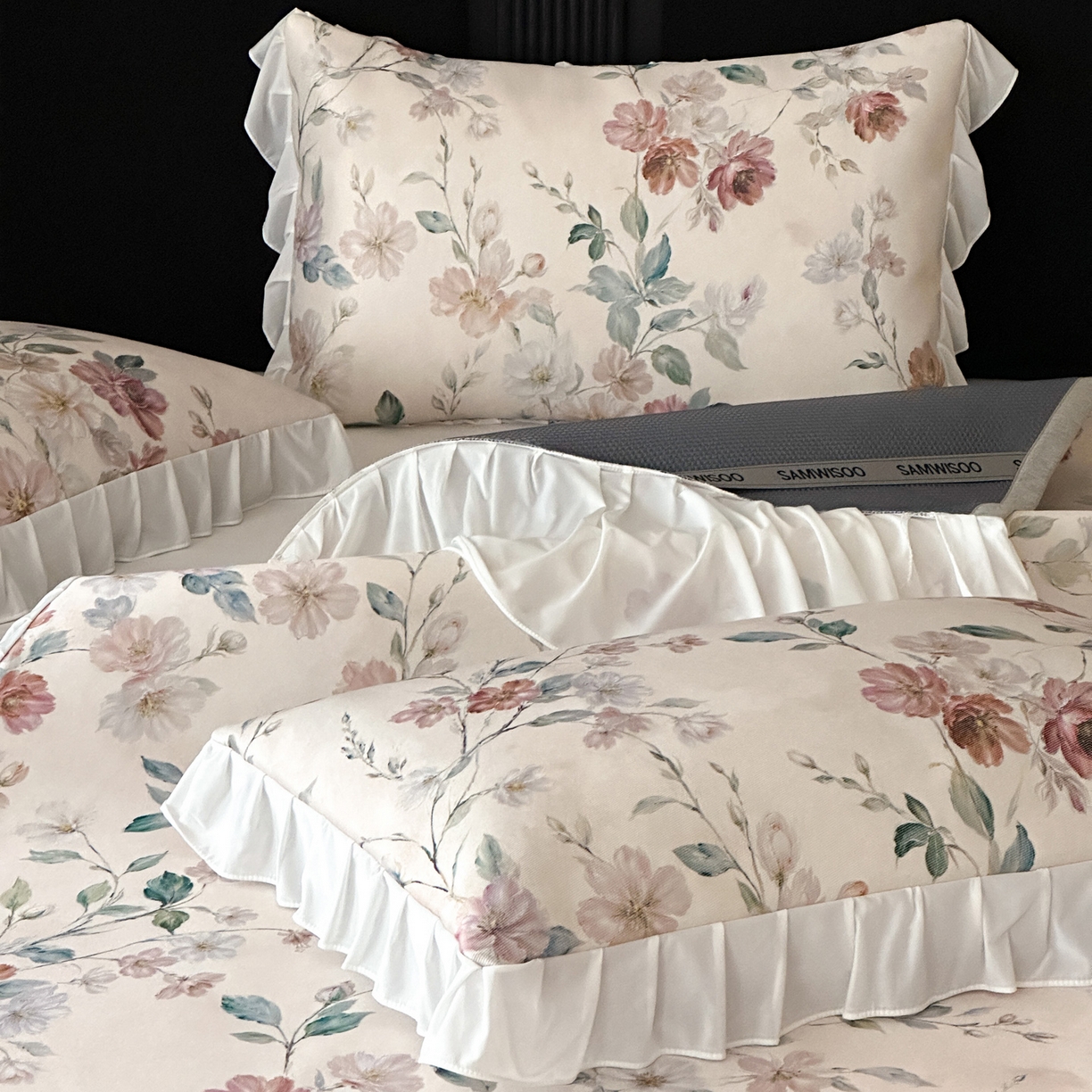 91家纺网 家纺一手货源 找家纺 三味舒屋 2026新款法式花庭系列冰丝席床裙款凉席席子 瑰丽庄园