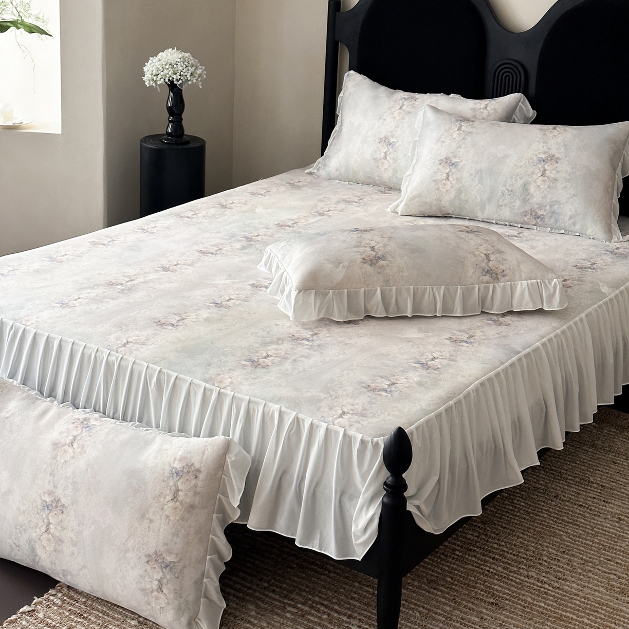 91家纺网 家纺一手货源 找家纺 三味舒屋 2026新款法式花庭系列冰丝席床裙款凉席席子 凯西娅