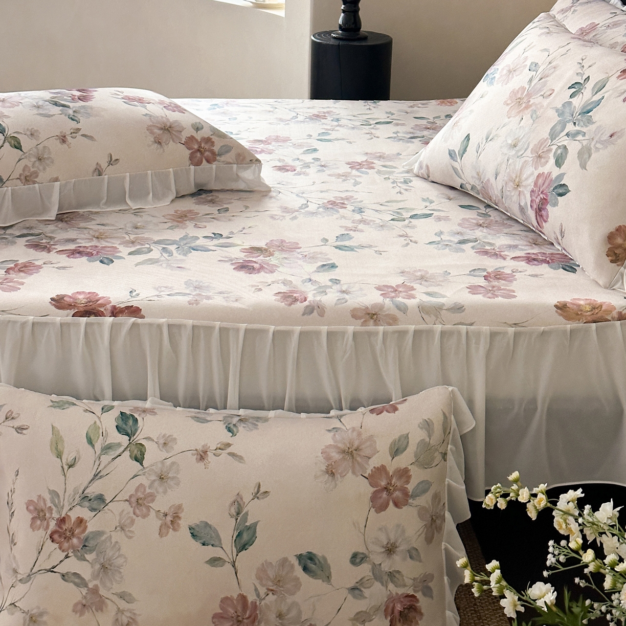 91家纺网 家纺一手货源 找家纺 三味舒屋 2026新款法式花庭系列冰丝席床裙款凉席席子 瑰丽庄园