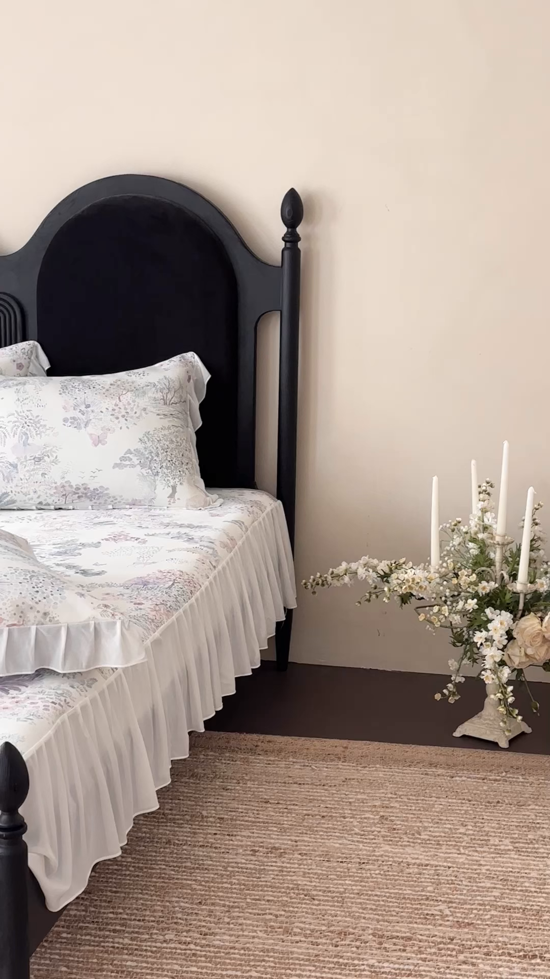 91家纺网 家纺一手货源 找家纺 三味舒屋 2026新款法式花庭系列冰丝席床裙款凉席席子 圣托里里