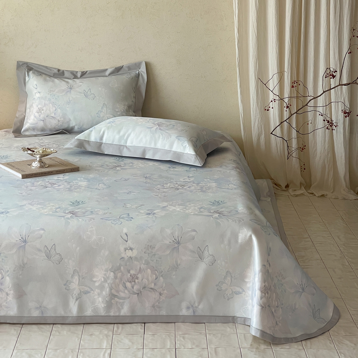 91家纺网 家纺一手货源 找家纺 三味舒屋 2026新款法式花庭系列冰丝席床裙款凉席席子 圣托里里