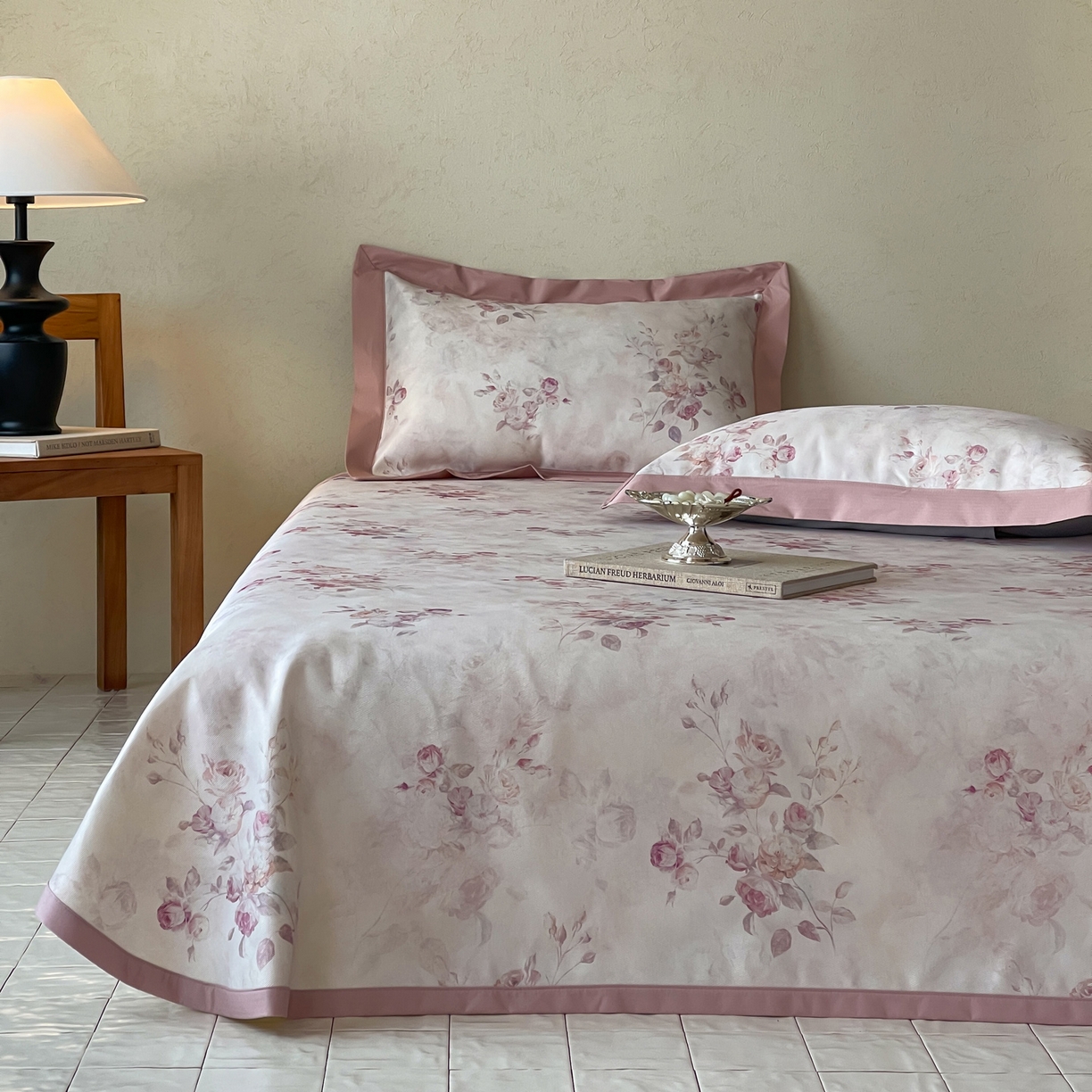 91家纺网 家纺一手货源 找家纺 三味舒屋 2026新款慕奢系列床单冰丝席凉席席子 粉黛